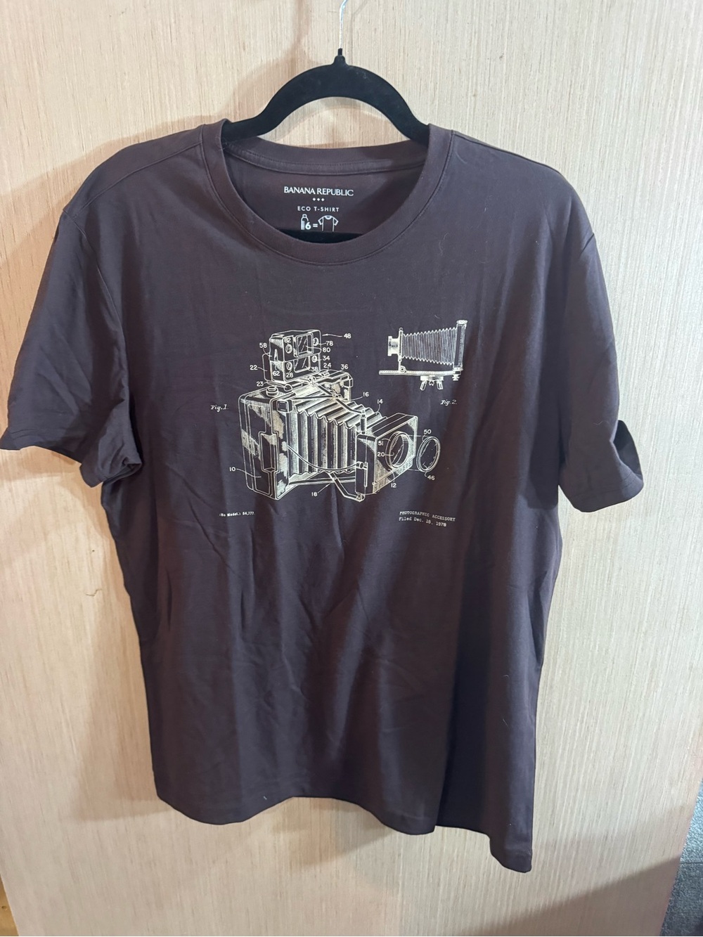 Banana Republic Eco Tshirt Men’s Brown Graphic Camera Tee Size Large